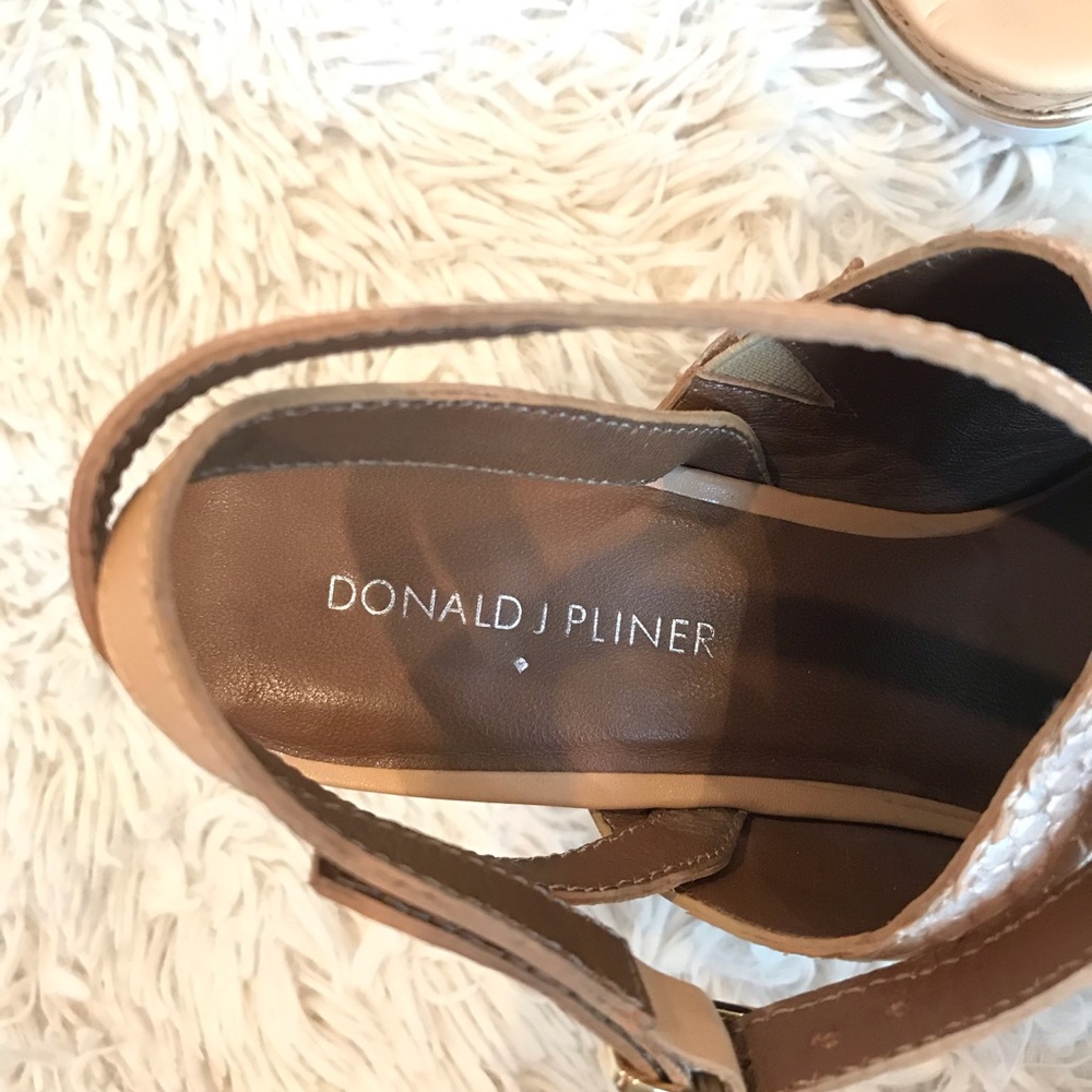 Donald J Pliner Gold and White Wedges - Picture 4 of 6